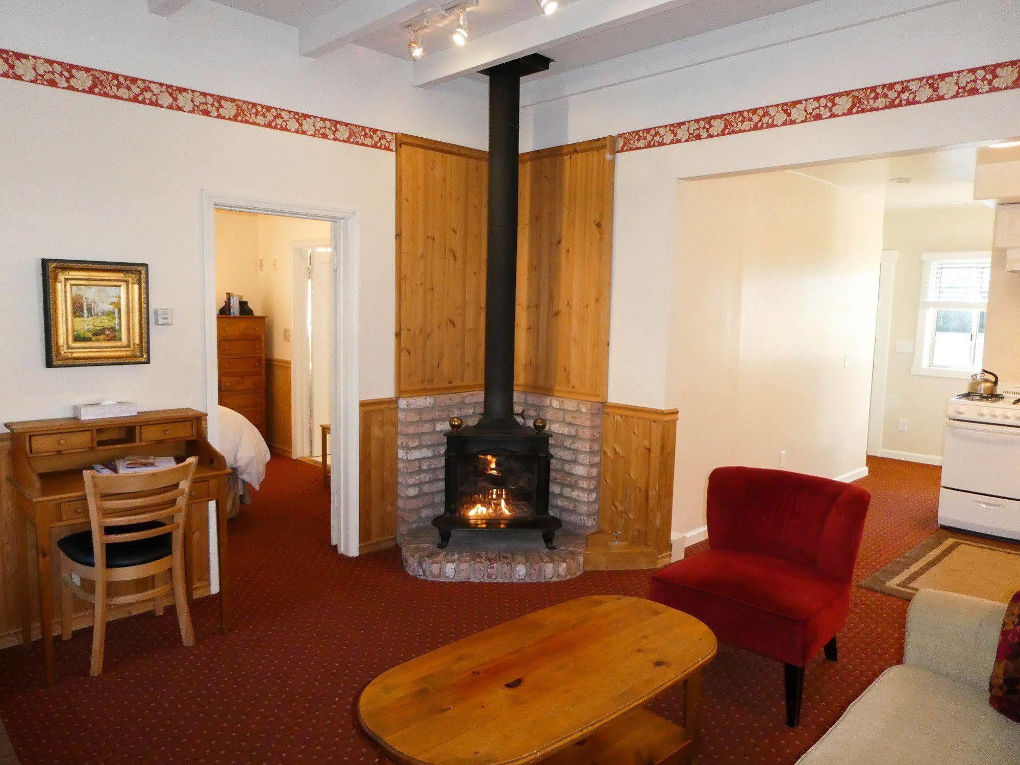 Carmel Fireplace Inn Dış mekan fotoğraf