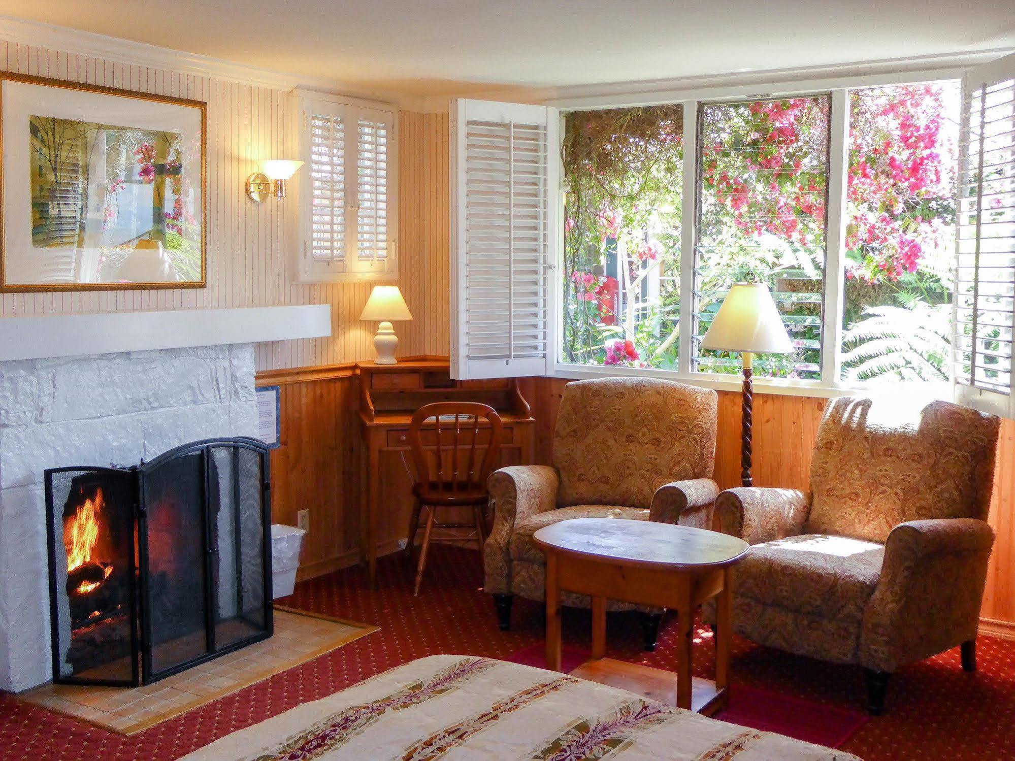 Carmel Fireplace Inn Dış mekan fotoğraf