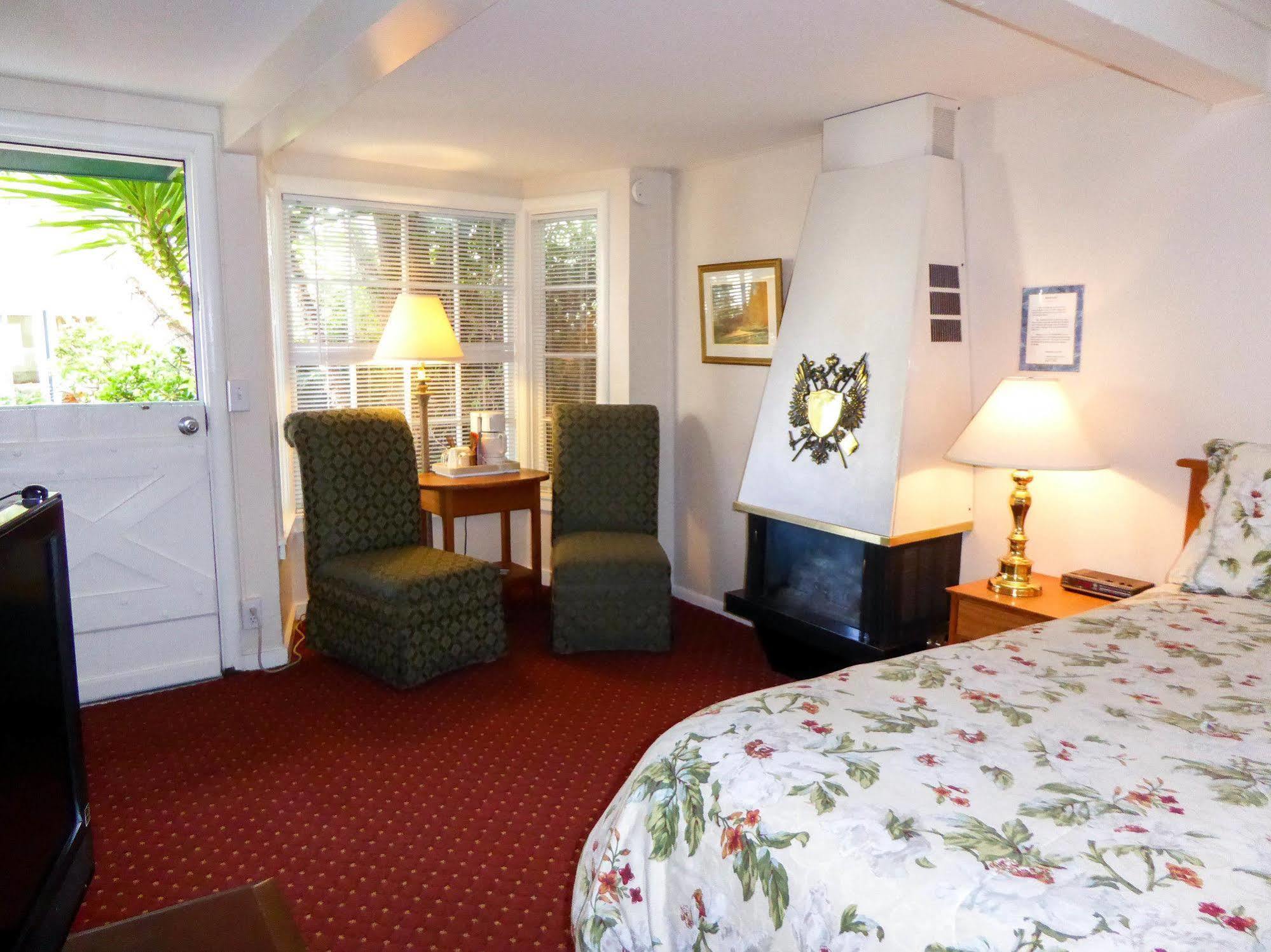Carmel Fireplace Inn Dış mekan fotoğraf
